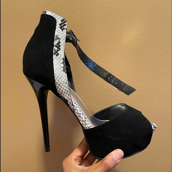 Black Heels Size 8.5 - Picture 1 of 5